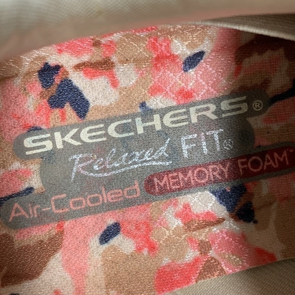 𝅺Skechers Relaxed Fit Denim Slip On Athletic Casual Shoe Size 8 Colour Natural - Picture 8 of 8